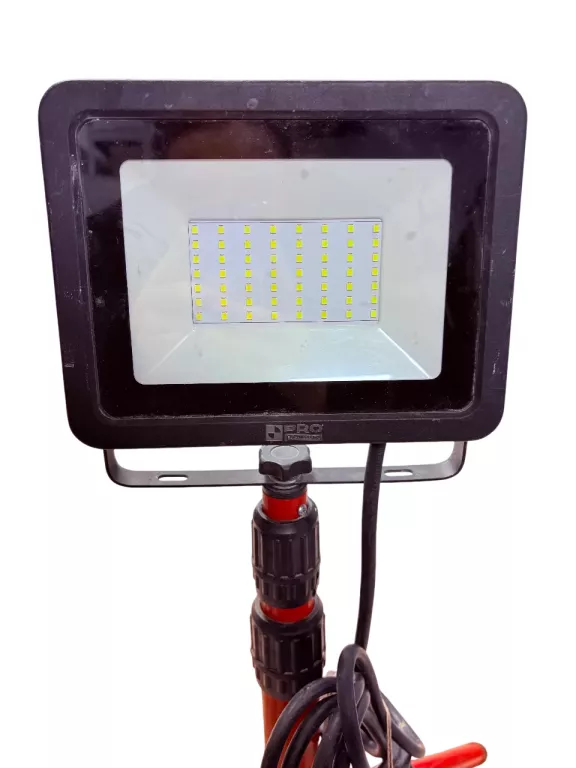 PRO LD712 REFLEKTOR LED ZE STATYWEM