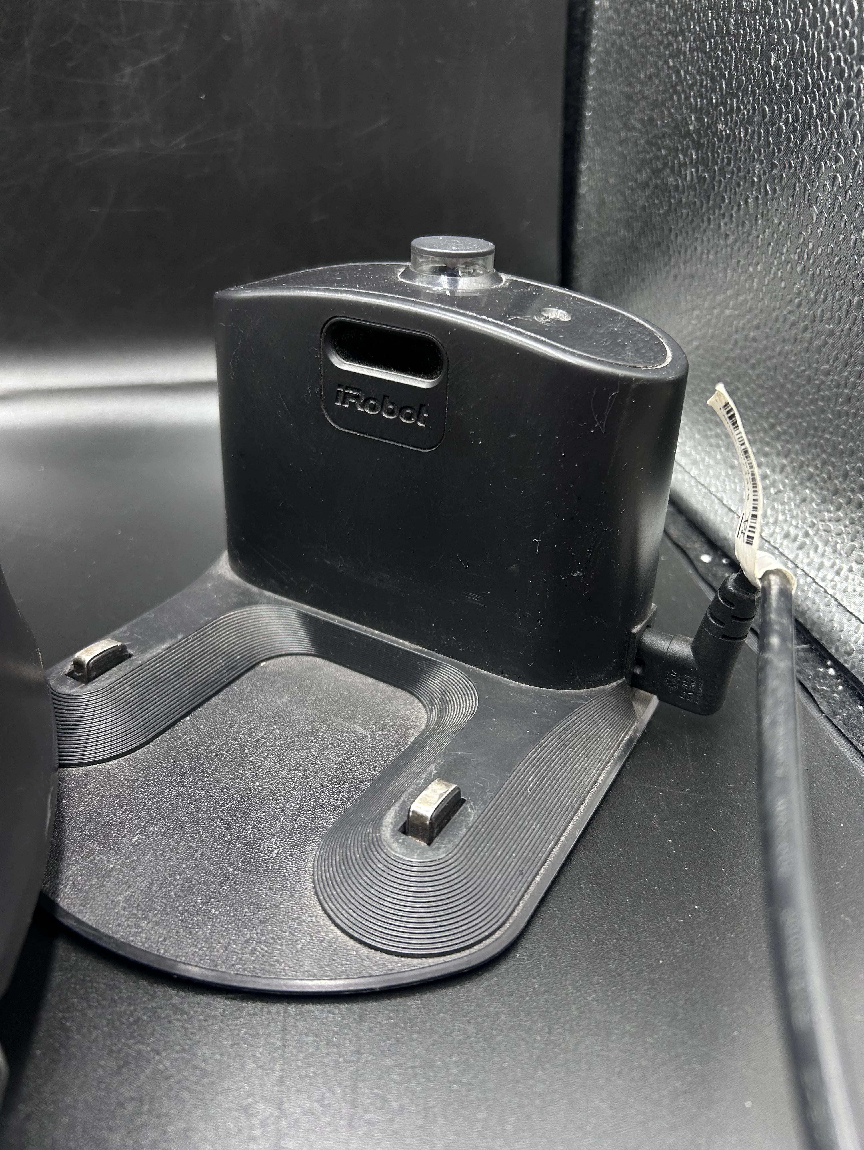 odkurzacz-sprzatajacy-irobot-roomba-880-stan-11323-2