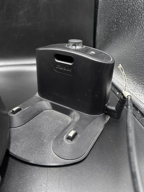 odkurzacz-sprzatajacy-irobot-roomba-880-stan-11323-2