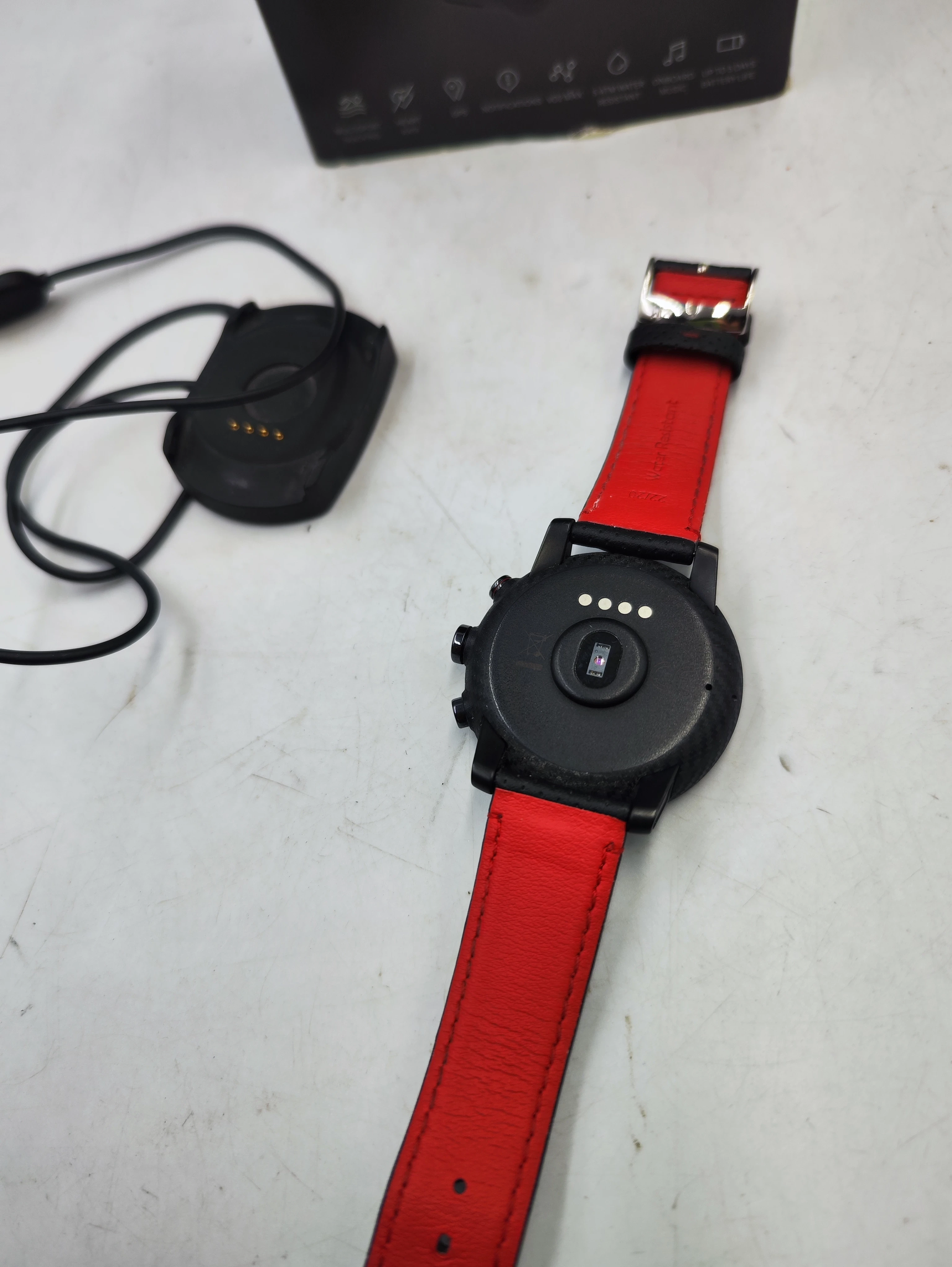 smartwatch-amazfit-stratos-czarny-szerokosc-koperty-3540