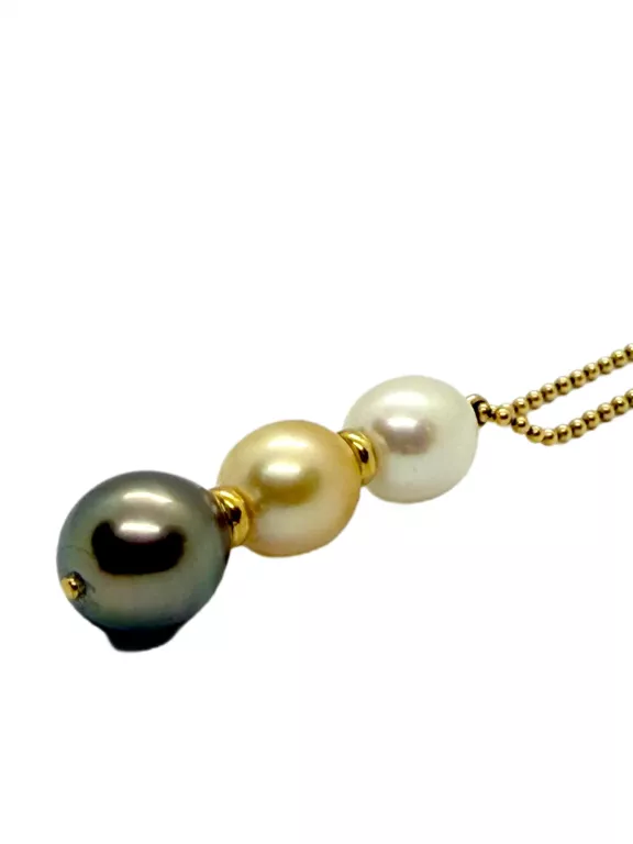 NASZYJNIK  Z  PERŁAMI 750