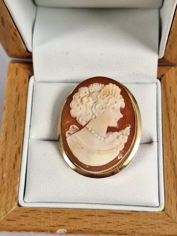 KAMEA BROSZKA / ZAWIESZKA 5,27 G 585