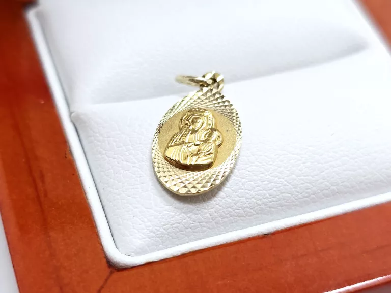 ZŁOTA ZAWIESZKA MATKA BOSKA 585 0,90G