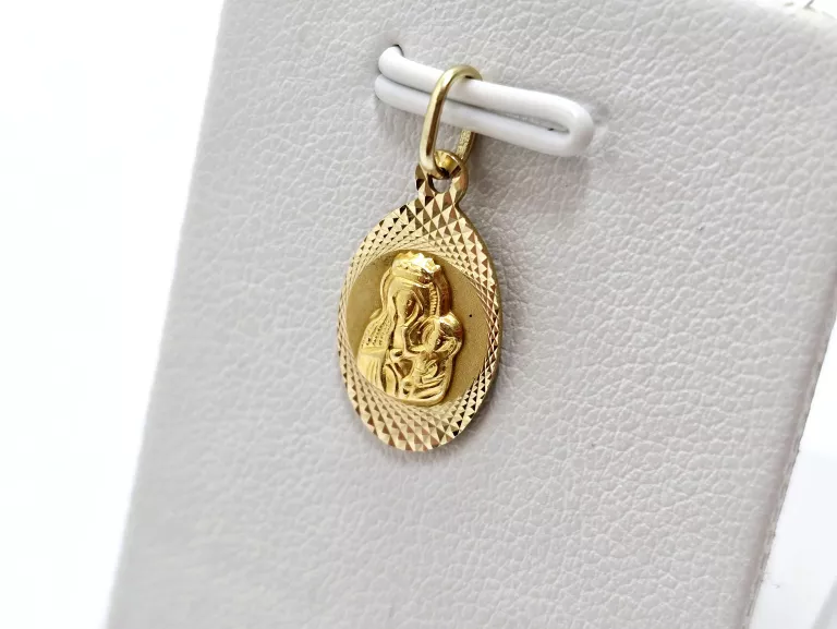 ZŁOTA ZAWIESZKA MATKA BOSKA 585 0,90G