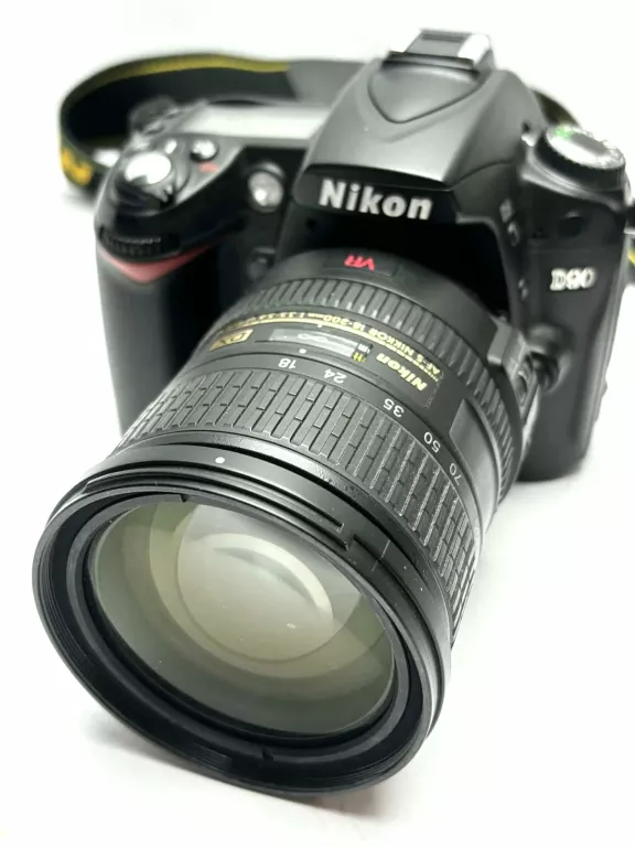 aparat-nikon-d90-z-obiektywem-nikon-af-s-nikkor-18-200mm-135-56-g-ed-w-zestawie-814-1