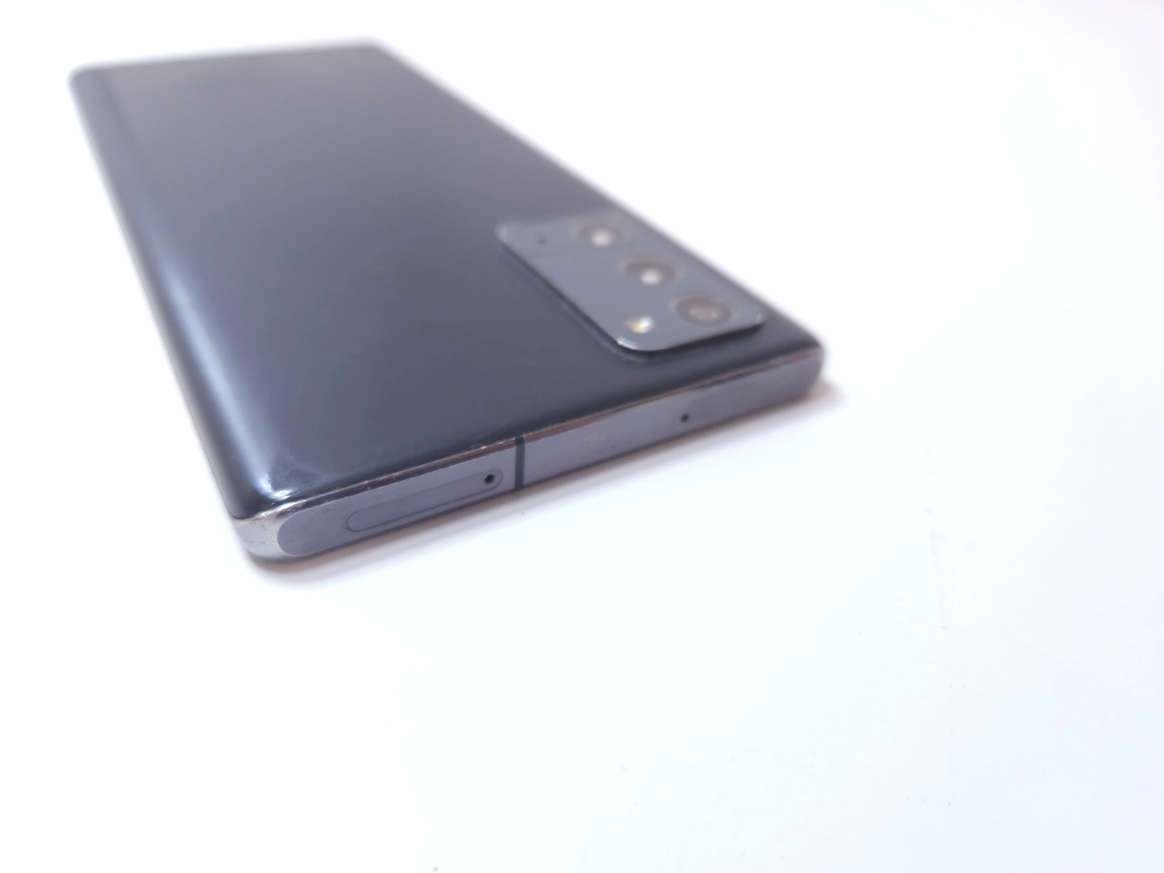 telefon-samsung-galaxy-note-20-5g-etui-przekatna-ekranu-670