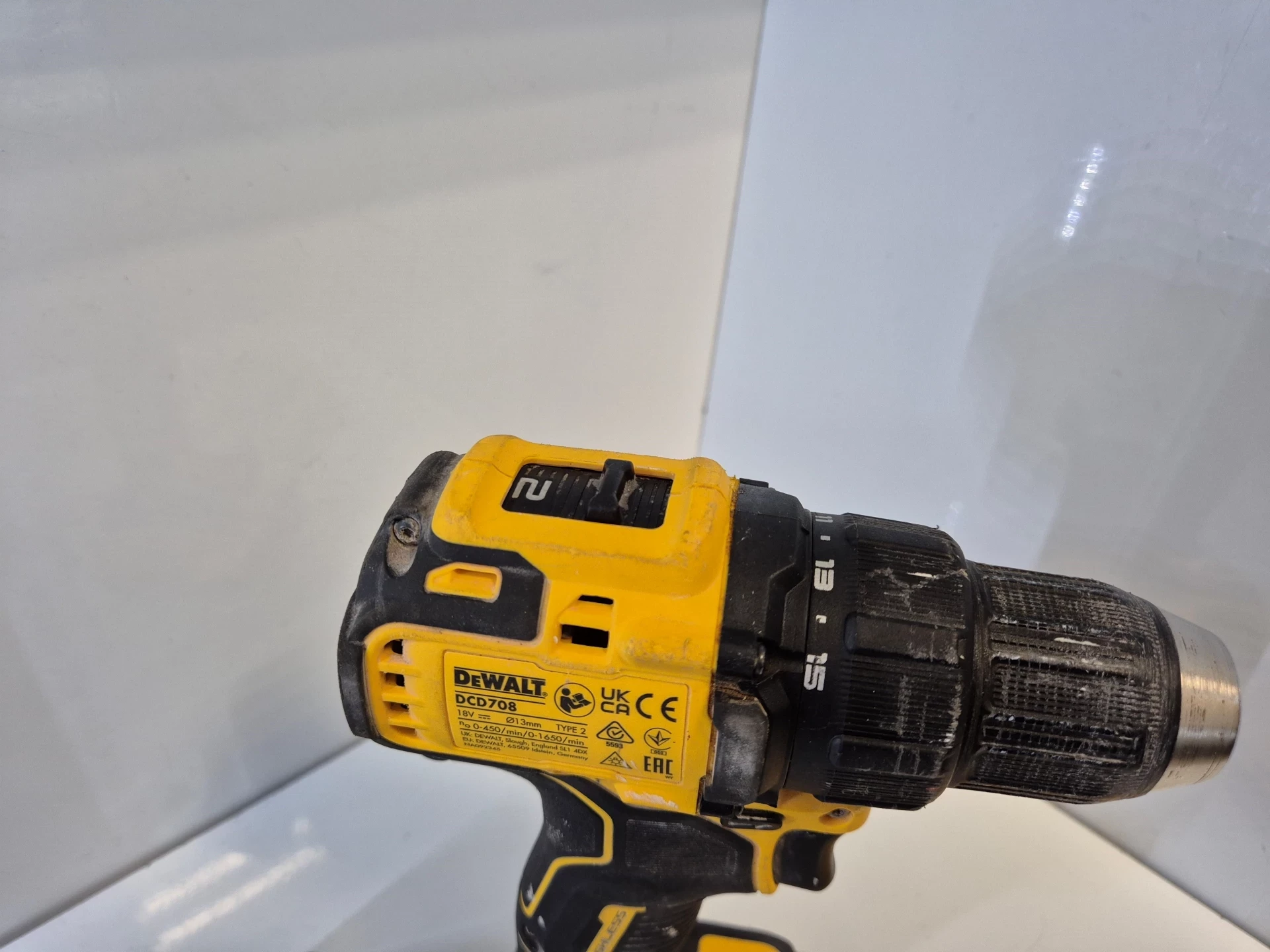 dewalt-wiertarko-wkretarka-2x2ah-ladowarka-skrzynia-dcd708-zasilanie-209202-1769478