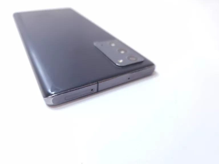 telefon-samsung-galaxy-note-20-5g-etui-przekatna-ekranu-670