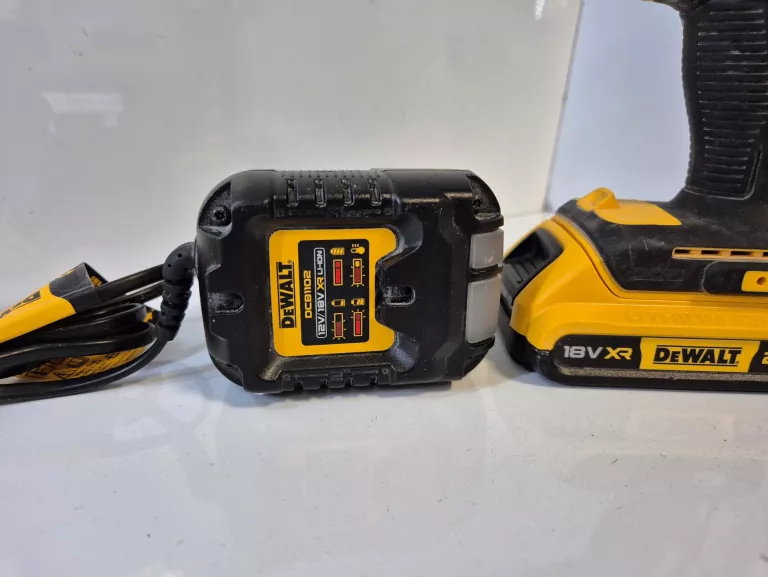 dewalt-wiertarko-wkretarka-2x2ah-ladowarka-skrzynia-dcd708-napiecie-v-128551-6