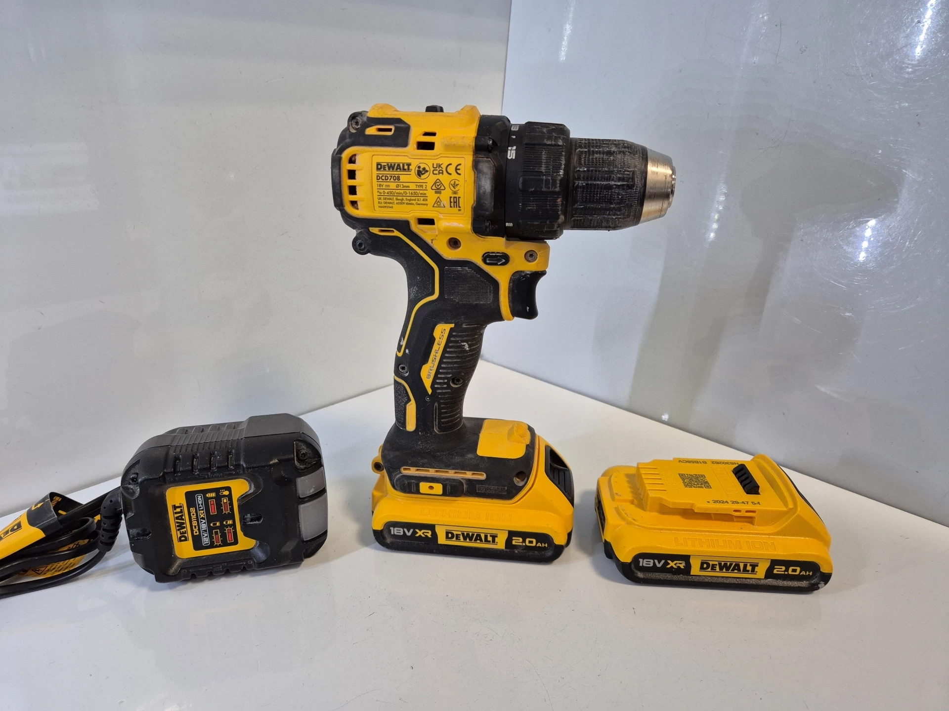 dewalt-wiertarko-wkretarka-2x2ah-ladowarka-skrzynia-dcd708-ean-gtin-5035048721919