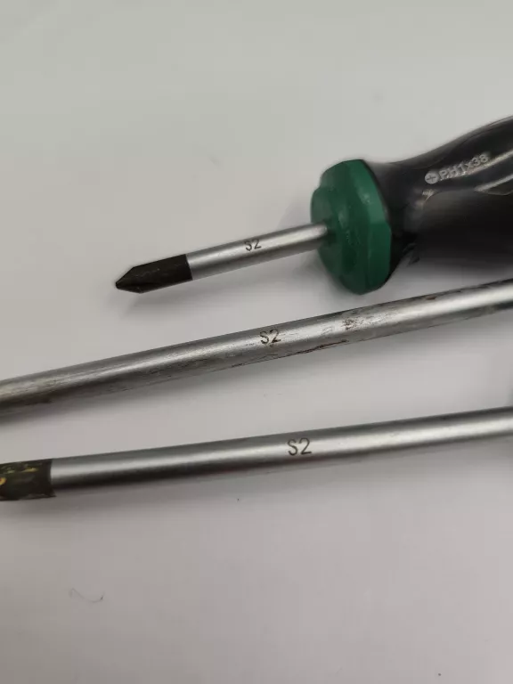 ZESTAW 3 ŚRUBOKRĘTÓW STALCO PH1X38, PZ2X150, PH2X100