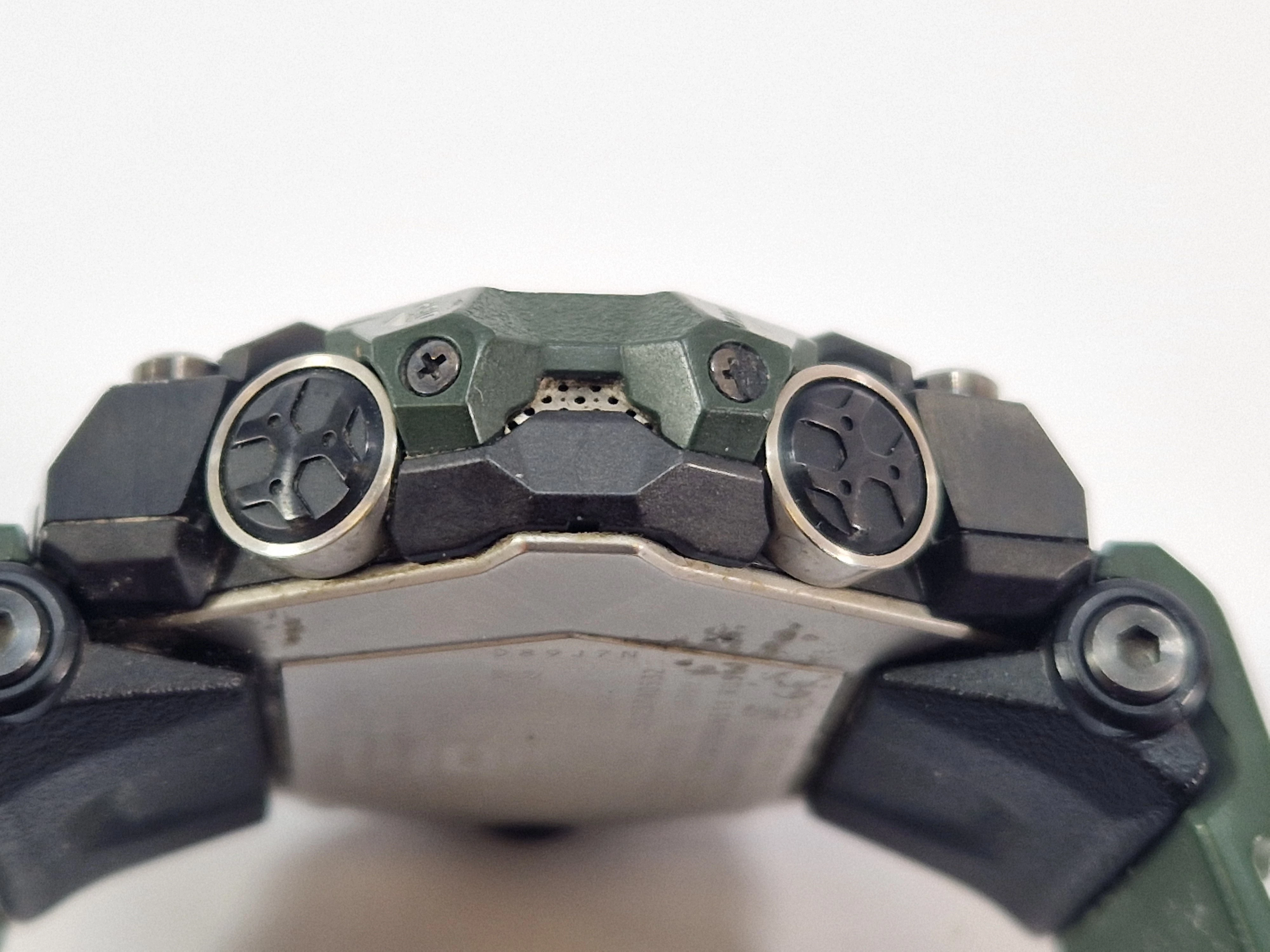 zegarek-meski-casio-g-shock-mudmaster-gwg-b1000-ciemno-zielony-ksztalt-koperty-129223-2