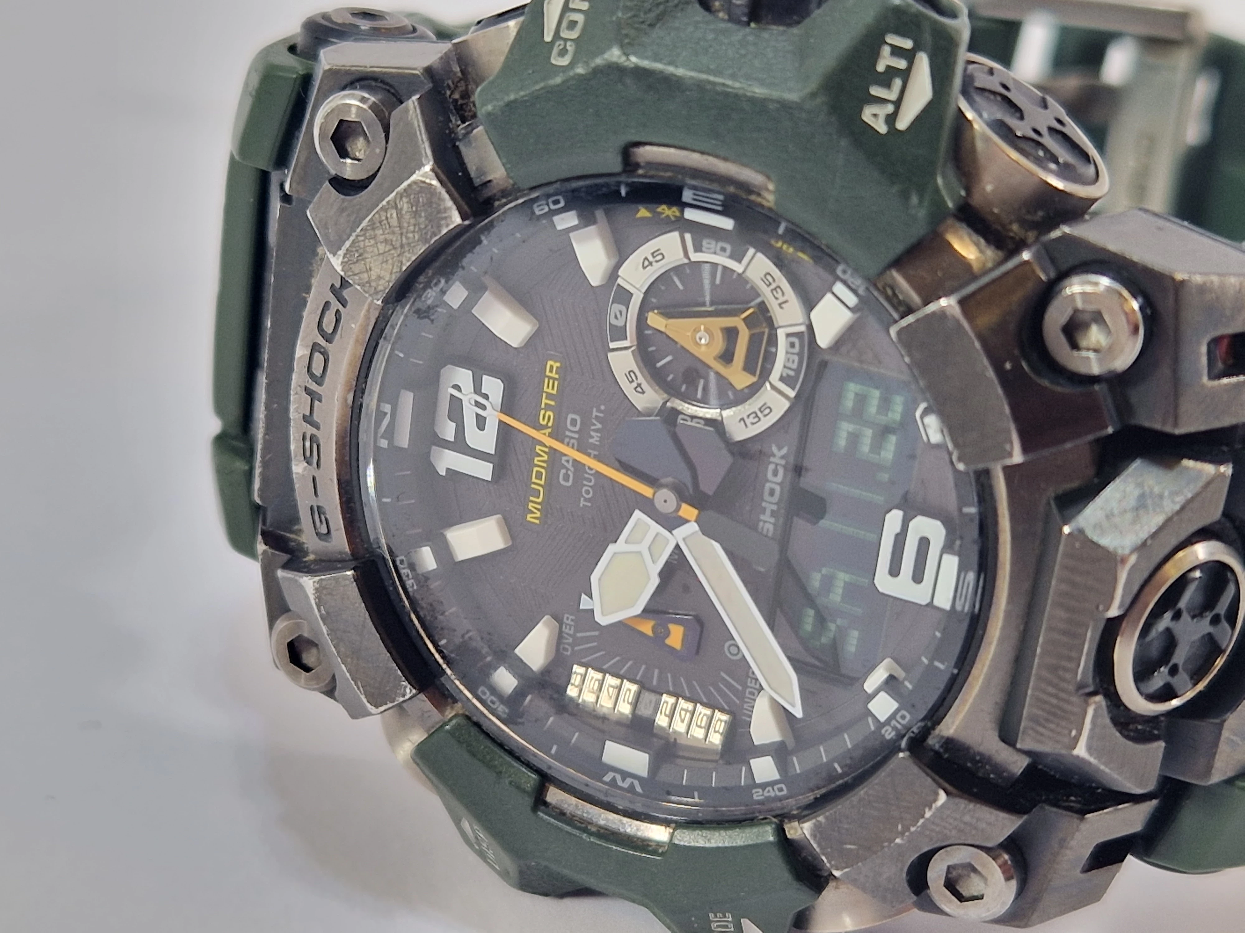 zegarek-meski-casio-g-shock-mudmaster-gwg-b1000-ciemno-zielony-ean-gtin-4549526361982