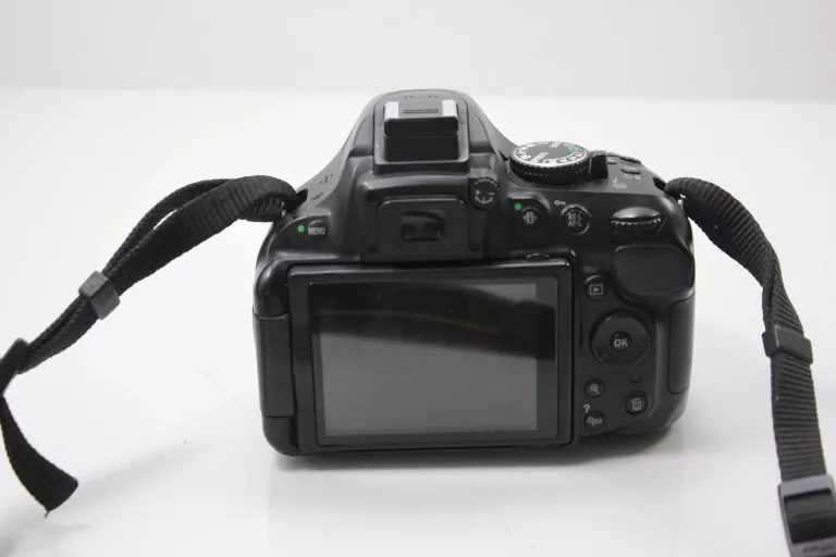 APARAT NIKON D5200 + OBIEKTYW NIKKOR 18-55MM