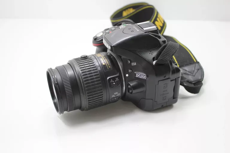 APARAT NIKON D5200 + OBIEKTYW NIKKOR 18-55MM