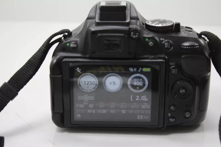 APARAT NIKON D5200 + OBIEKTYW NIKKOR 18-55MM