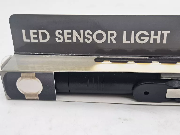 LAMPA DO SZAFY NA MAGNES 5 DIOD LED ZAS. BATERYJNE CZUJNIK RUCHU CZARNA