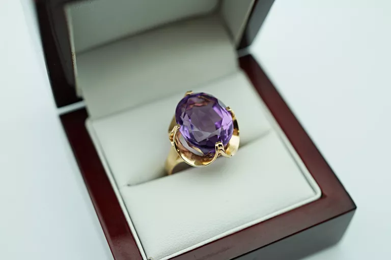 PIĘKNY ZŁOTY PIERŚCIONEK Z DUŻĄ PURPUROWĄ CYRKONIĄ /R.18/8,43G