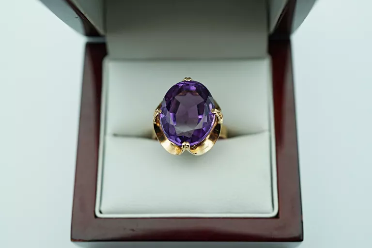 PIĘKNY ZŁOTY PIERŚCIONEK Z DUŻĄ PURPUROWĄ CYRKONIĄ /R.18/8,43G