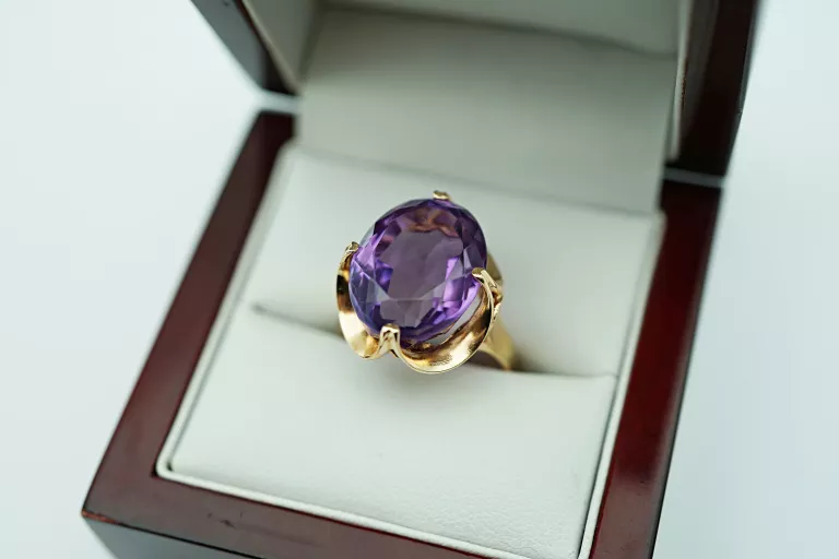 PIĘKNY ZŁOTY PIERŚCIONEK Z DUŻĄ PURPUROWĄ CYRKONIĄ /R.18/8,43G