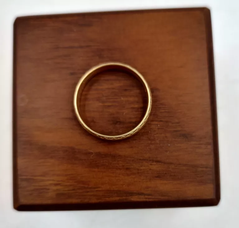 CIEKAWA ZŁOTA OBRĄCZKA 585/3,08G R16