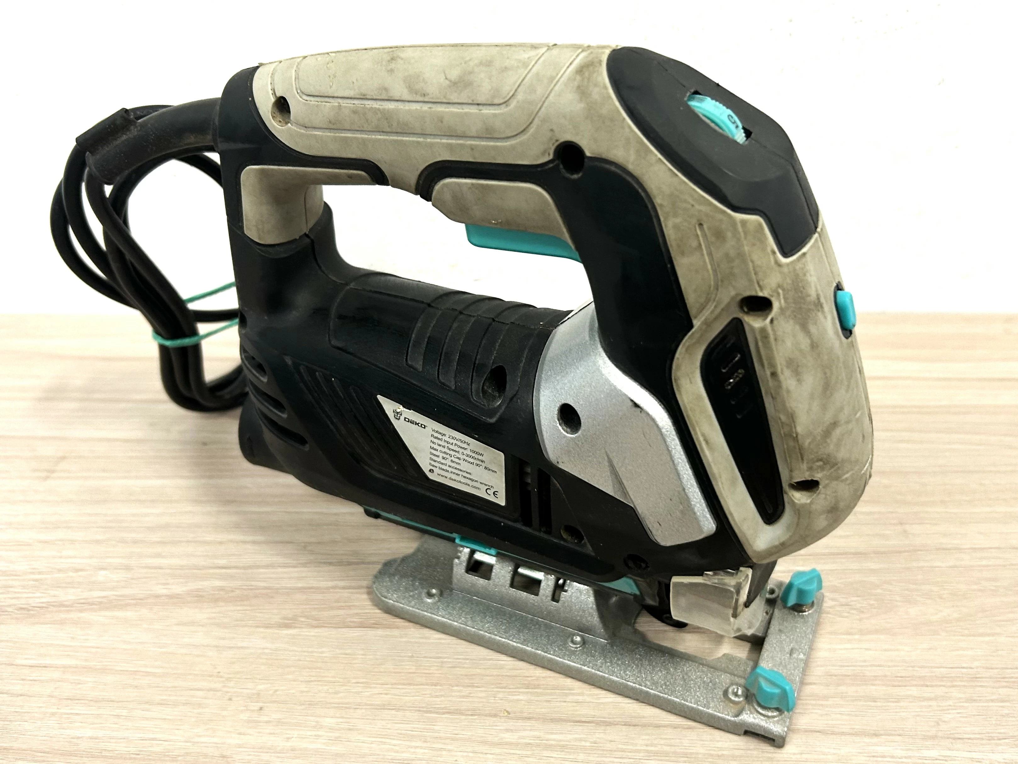 wyrzynarka-deko-dkjs80z6-mocowanie-brzeszczotu-205041-222245