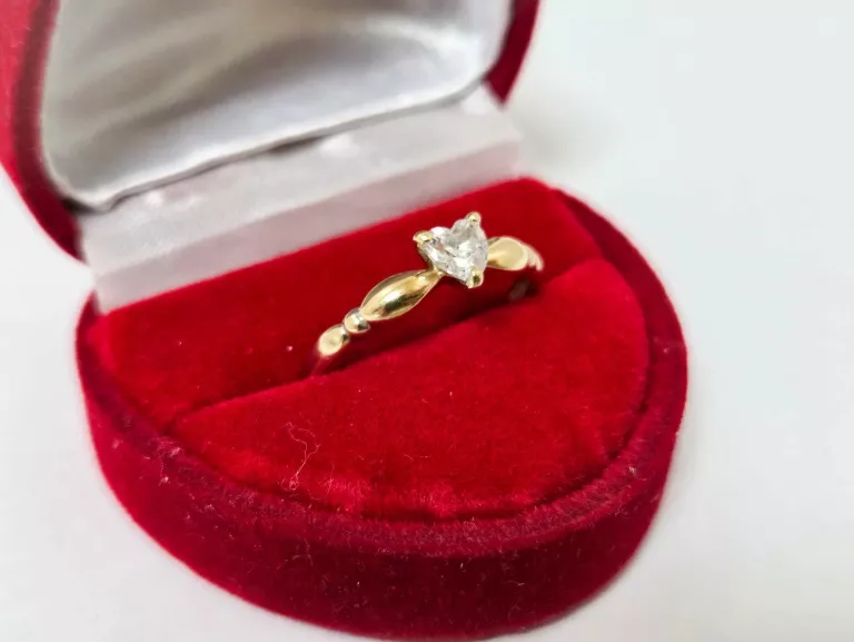 ZŁOTY PIERŚCIONEK 585 / 1,9G