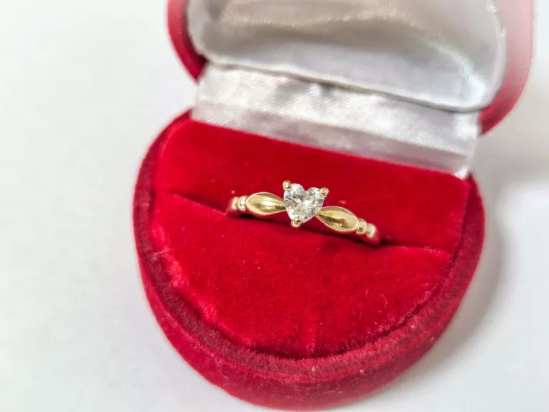 ZŁOTY PIERŚCIONEK 585 / 1,9G