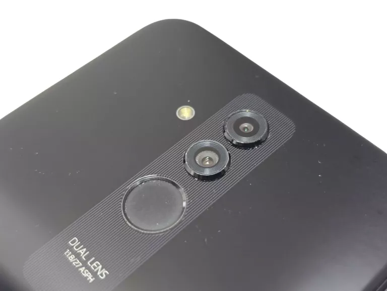 TELEFON HUAWEI MATE 20 LITE 4 GB / 64 GB 4G (LTE) CZARNY  6,30"