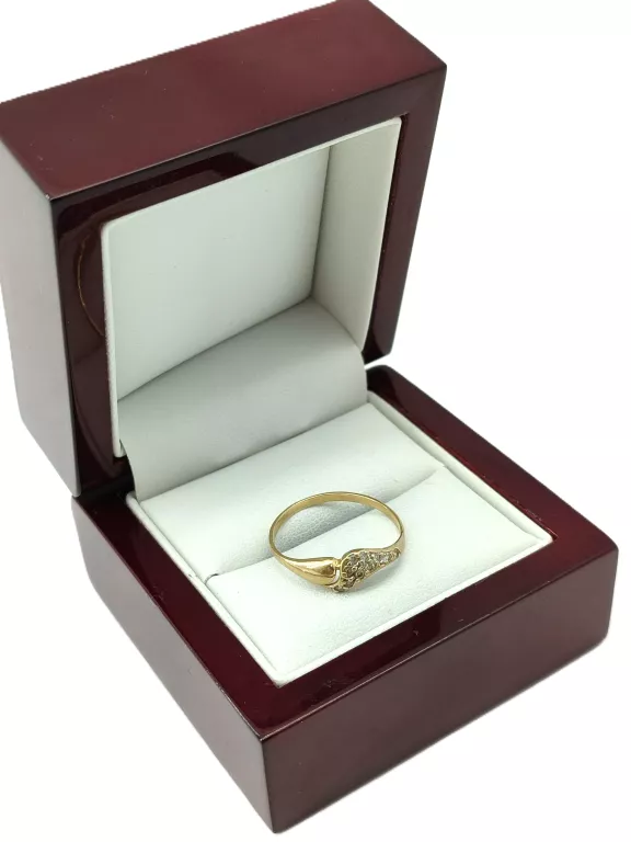 DELIKATNY ZŁOTY PIERŚCIONEK Z CYRKONIAMI 585,1,28