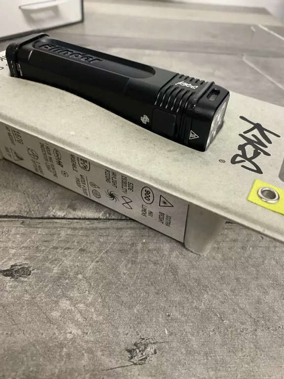 LAMPKA ROWEROWA KNOG BLINDER 900