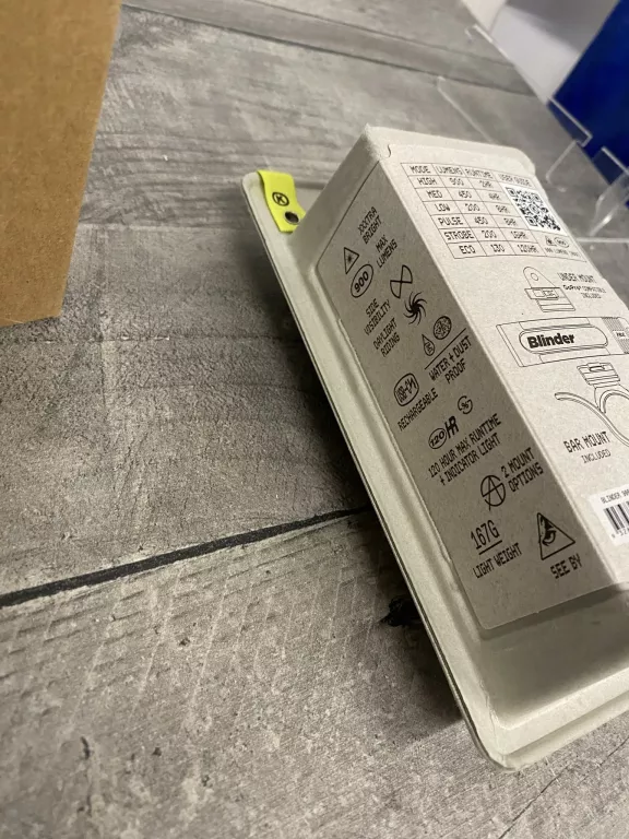 LAMPKA ROWEROWA KNOG BLINDER 900