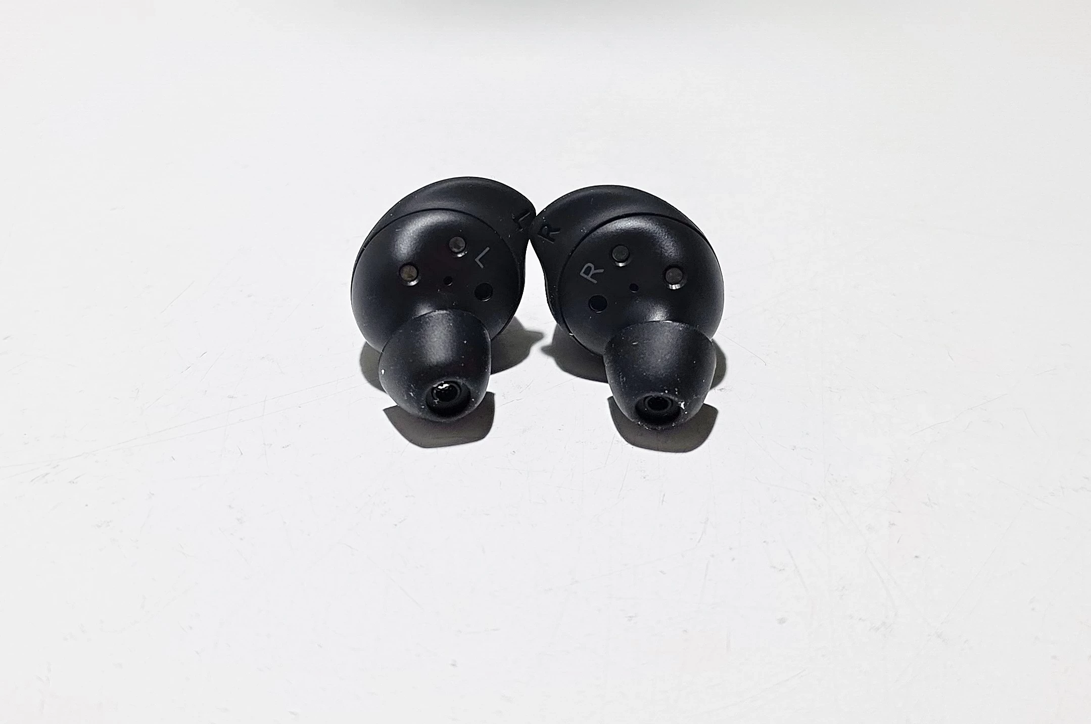 sluchawki-samsung-galaxy-buds-czarne-kolor-dominujacy-129357-3