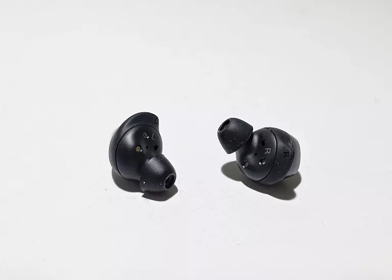 sluchawki-samsung-galaxy-buds-czarne-transmisja-sygnalu-203713-217785