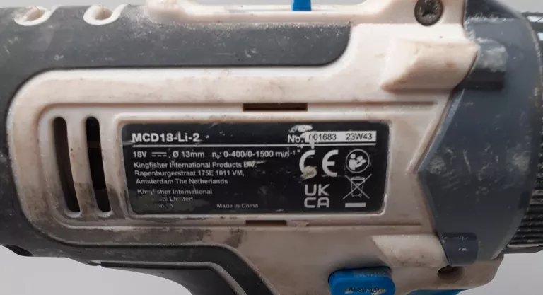 MACAALISTER WKRETARKA Z AKU I ŁADOWARKĄ