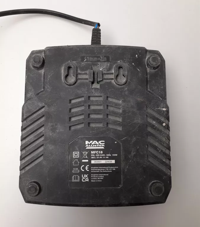 MACAALISTER WKRETARKA Z AKU I ŁADOWARKĄ