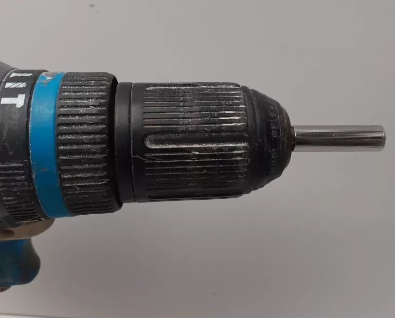 MACAALISTER WKRETARKA Z AKU I ŁADOWARKĄ