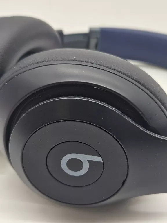 SLUCHAWKI APPLE BEATS STUDIO PRO ETUI