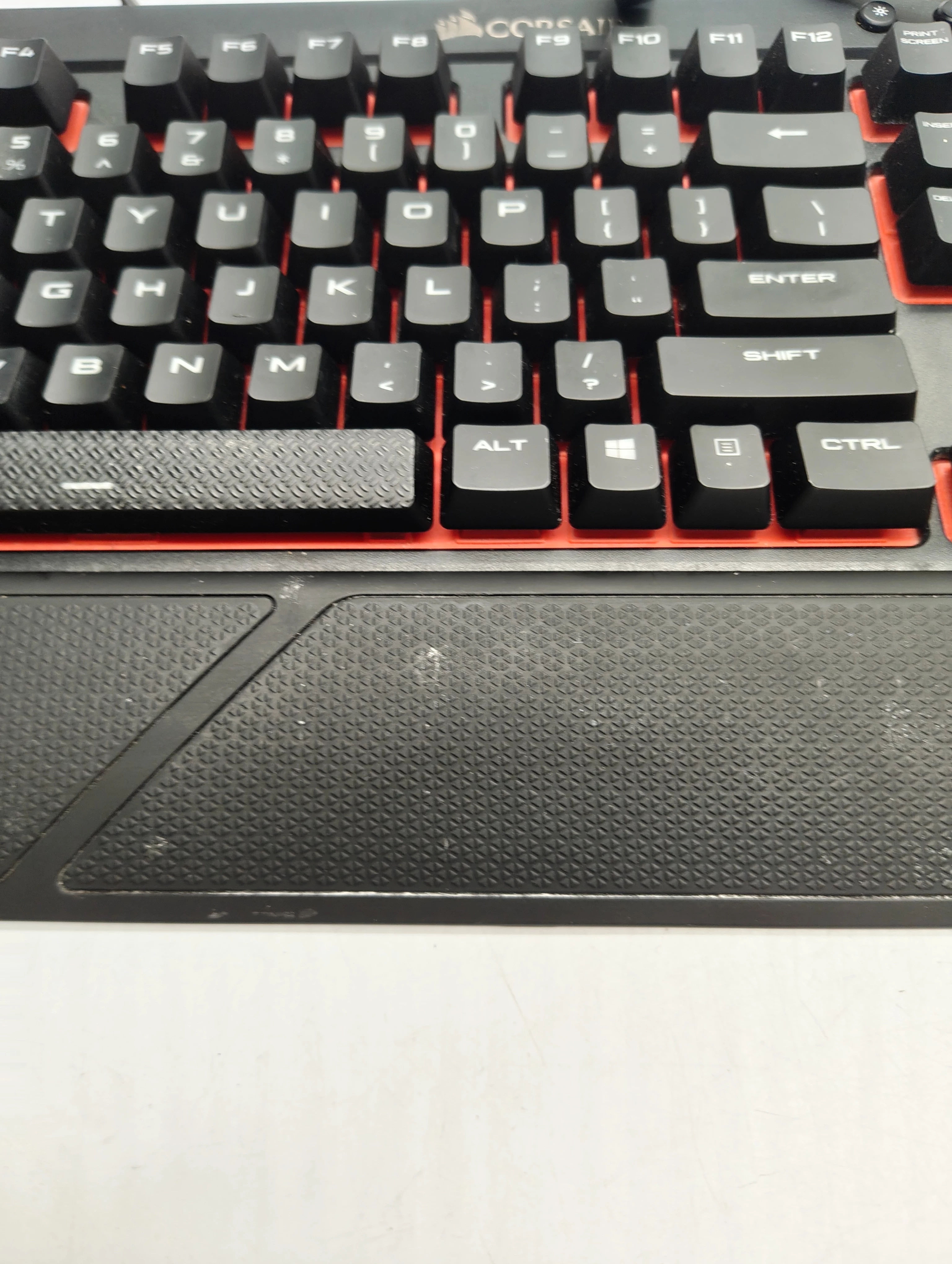 klawiatura-corsair-k68-cherry-mx-red-czerwone-podswietlenie-stan-11323-2