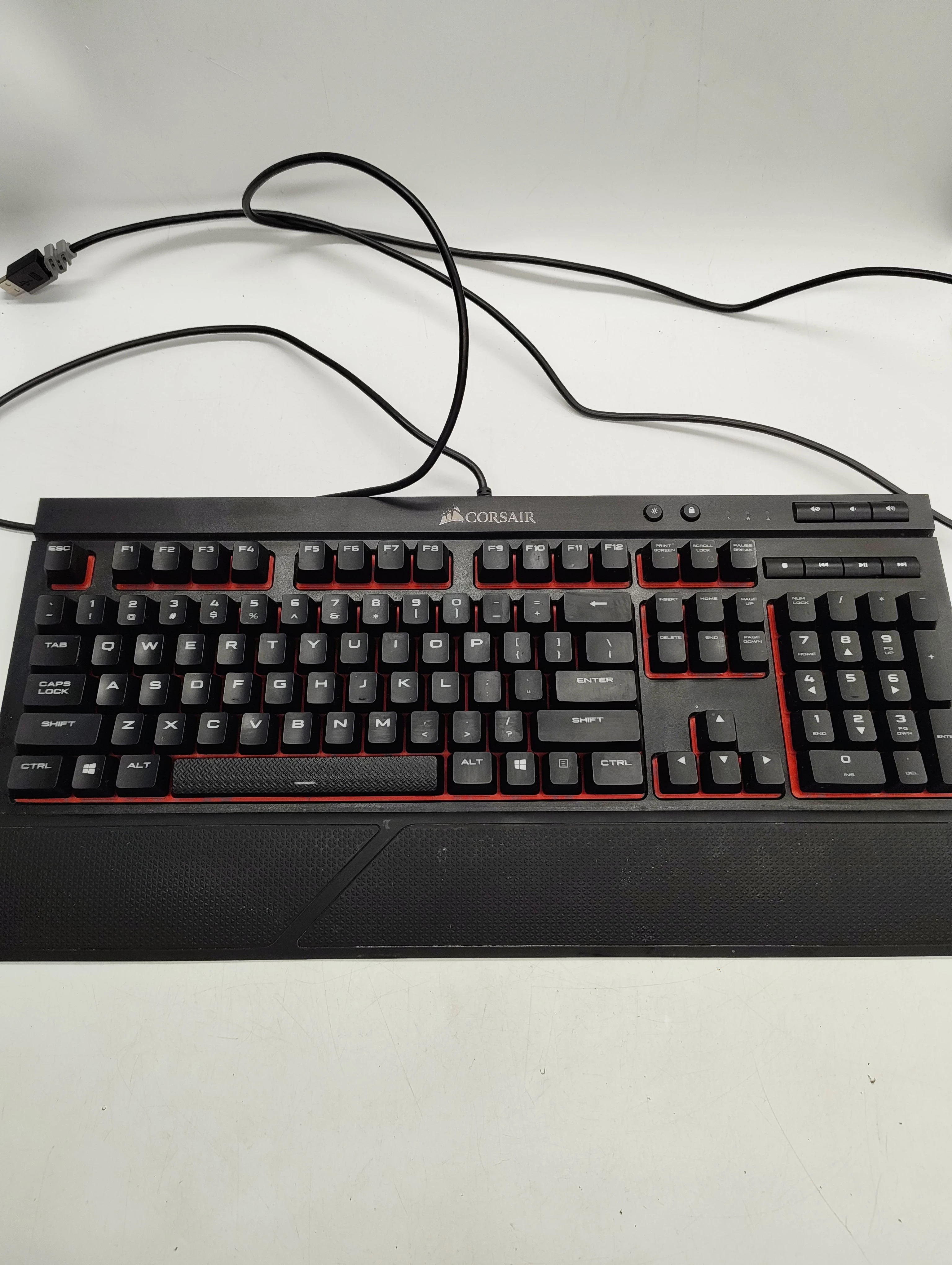 klawiatura-corsair-k68-cherry-mx-red-czerwone-podswietlenie-wyzwolenia-42-walbrzych-sj