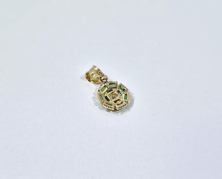 ZŁOTA ZAWIESZKA 585 14K ZIELONE CYRKONIE KWIAT 585 0,56G