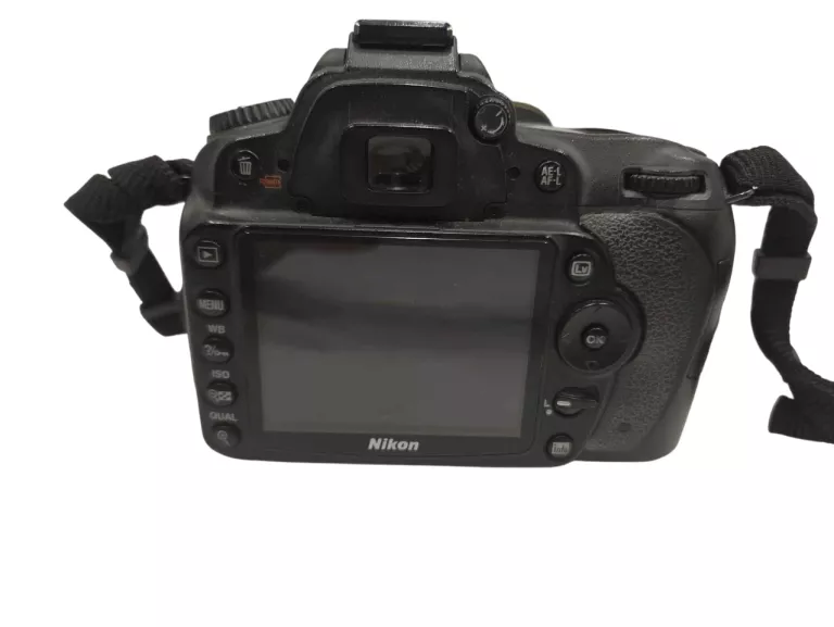 lustrzanka-nikon-d90-obiektyw-nikkor-18-105mm-vr-w-zestawie-814-2