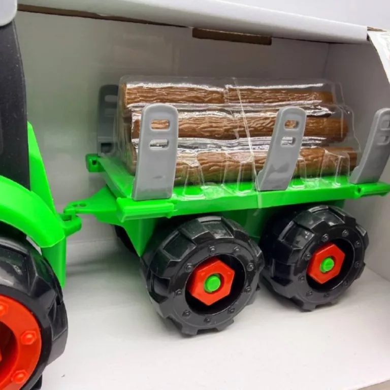 TRAKTOR Z PRZYCZEPĄ