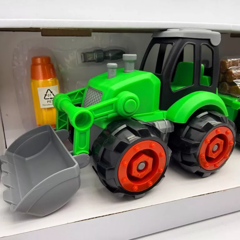 TRAKTOR Z PRZYCZEPĄ