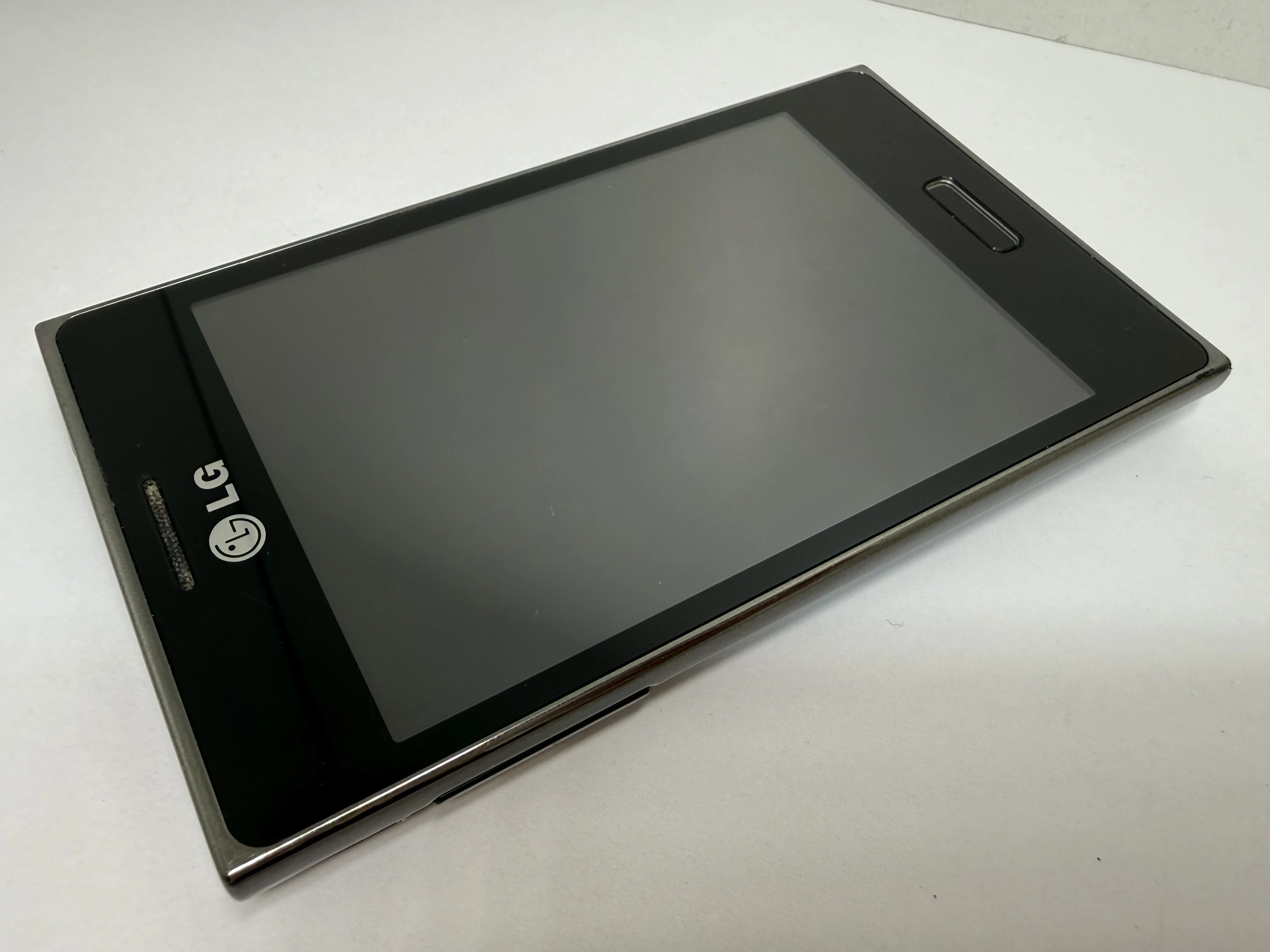 telefon-lg-e610-przekatna-ekranu-470