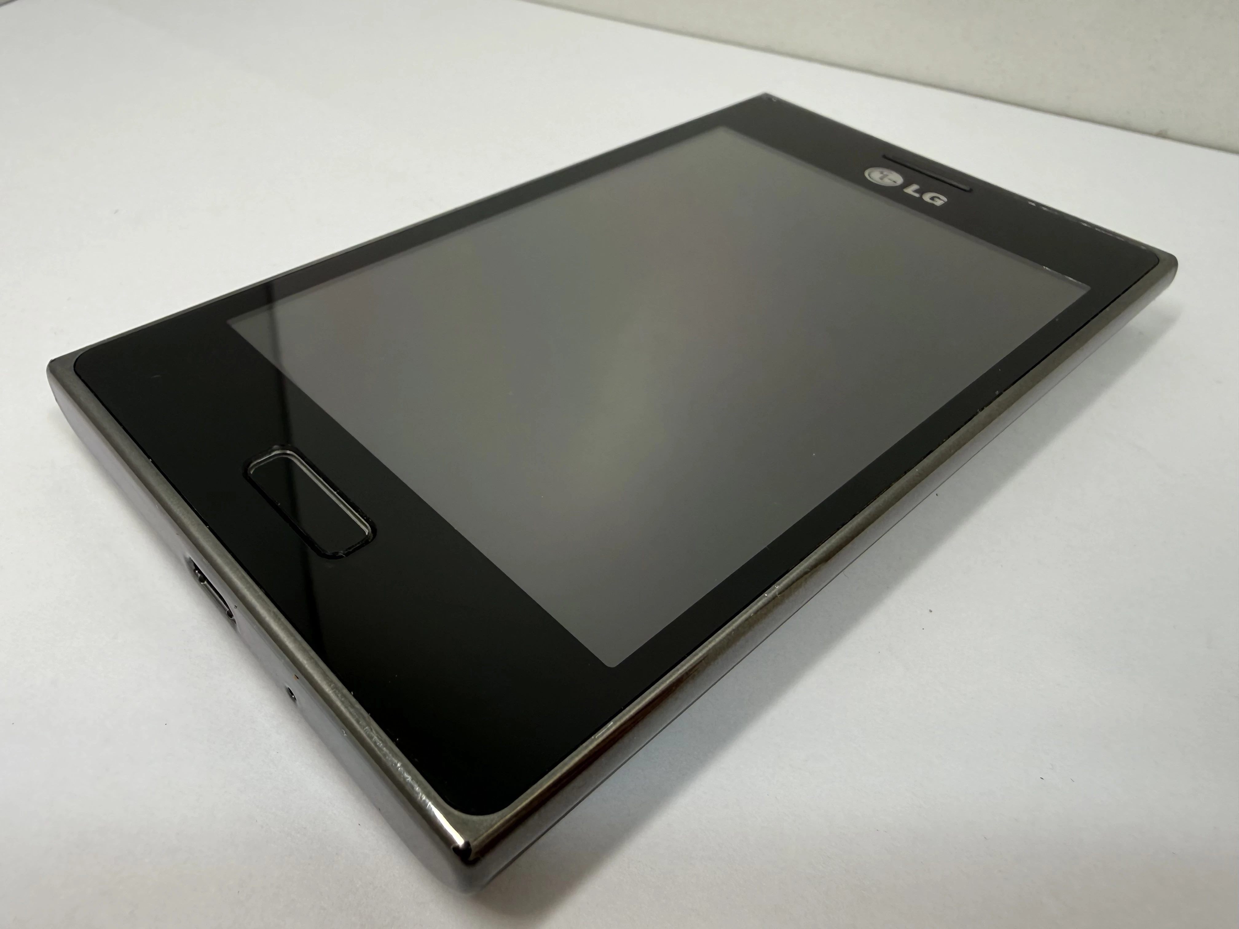 telefon-lg-e610-kod-producenta-p760