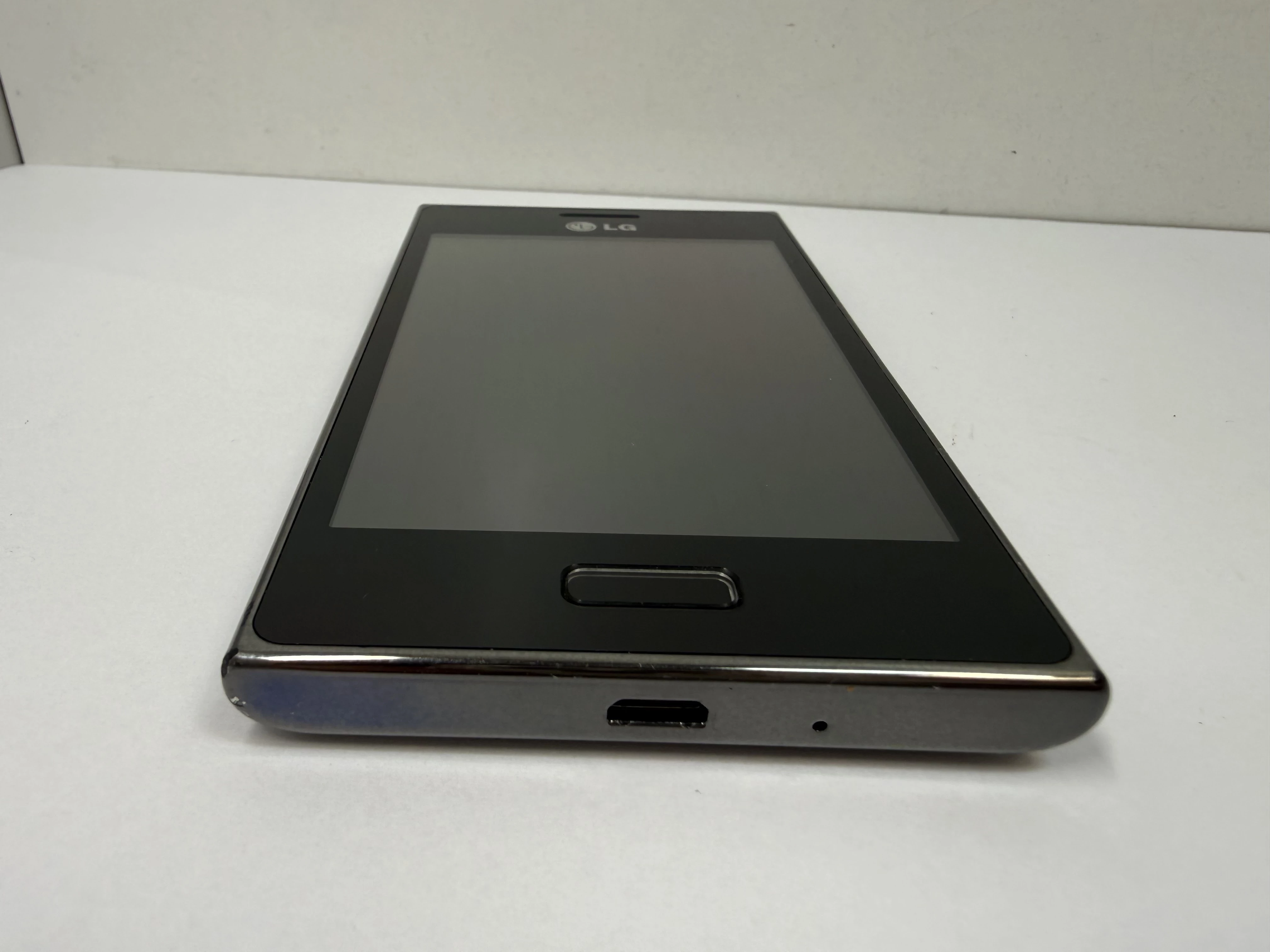 telefon-lg-e610-stan-11323-2