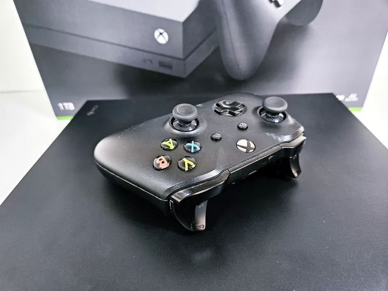 KONSOLA XBOX ONE X 1TB / KOMPLET PUDEŁKO PAD OKABLOWANIE