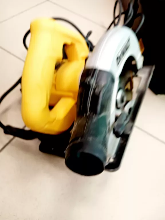 PILARKA TARCZOWA DEWALT DWE520