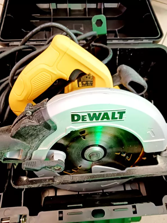 PILARKA TARCZOWA DEWALT DWE520